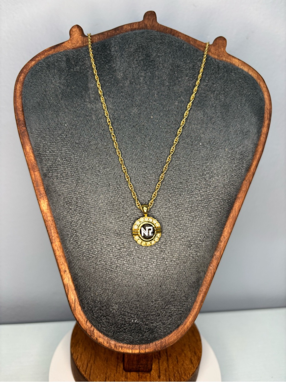 Nina Ricci vintage pendant necklace